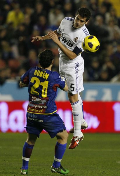 国王杯倒计时，圣安东尼奥马刺赛后队长鼓劲，细节引发关注，压力陡增，纪律约束更严格的简单介绍