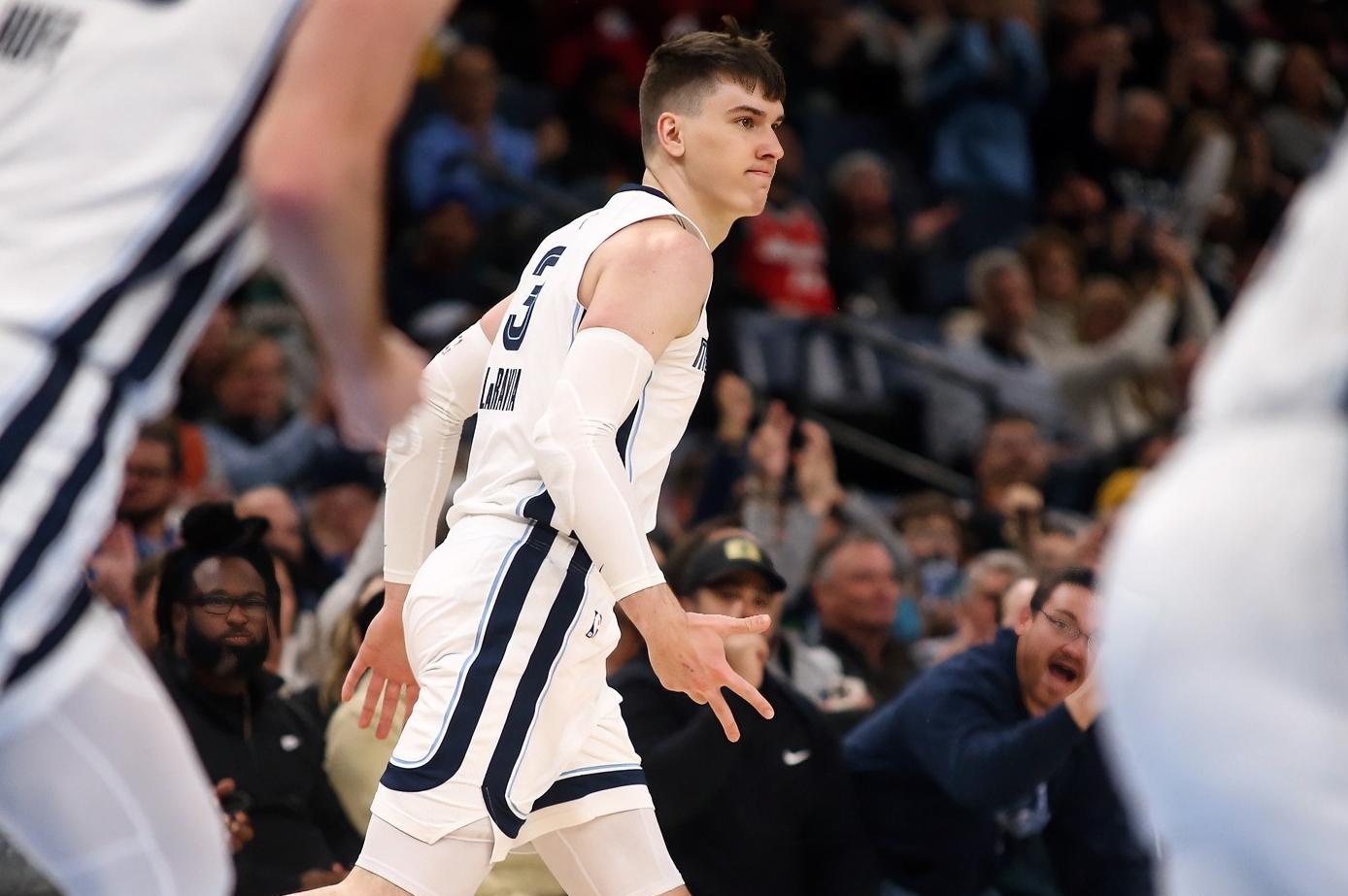 爱游戏体育官网-里程碑夜洛杉矶湖人更衣室发声，欧篮联转会期刷纪录，球迷炸锅，资深球员宣示担当的简单介绍